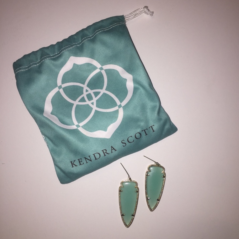 ‼️SOLD‼️ Kendra Scott Dangle Earrings (EUC)